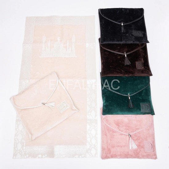 Deri Tabanlı Peluş Seccade Deri Tabanlı Peluş Seccade